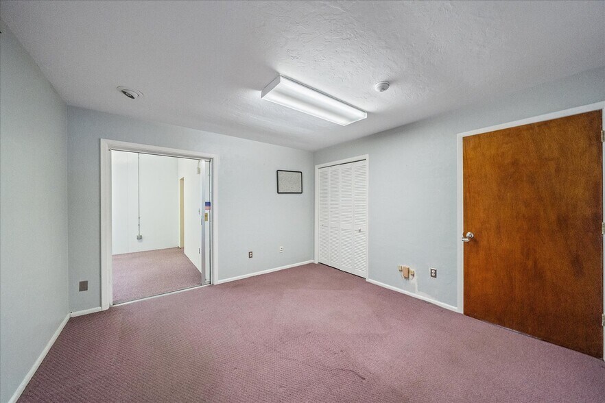 More Photos Of 4242 McIntosh Ln, Sarasota Storefront Retail Office For Sale