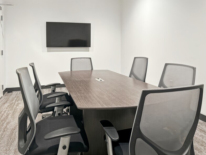 More Photos Of 122 W Pine St, Orlando Coworking Space