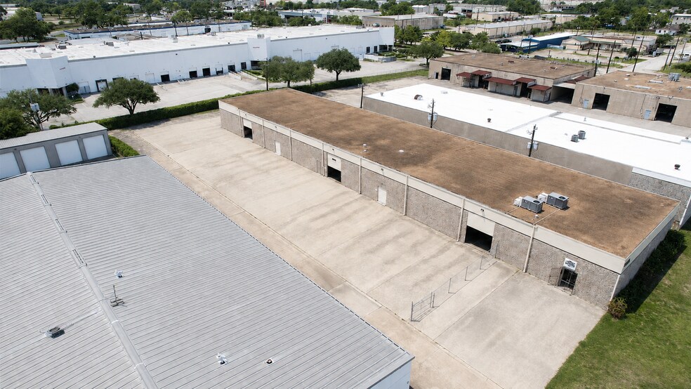 More Photos Of 5121 Steadmont Dr, Houston Manufacturing For Lease