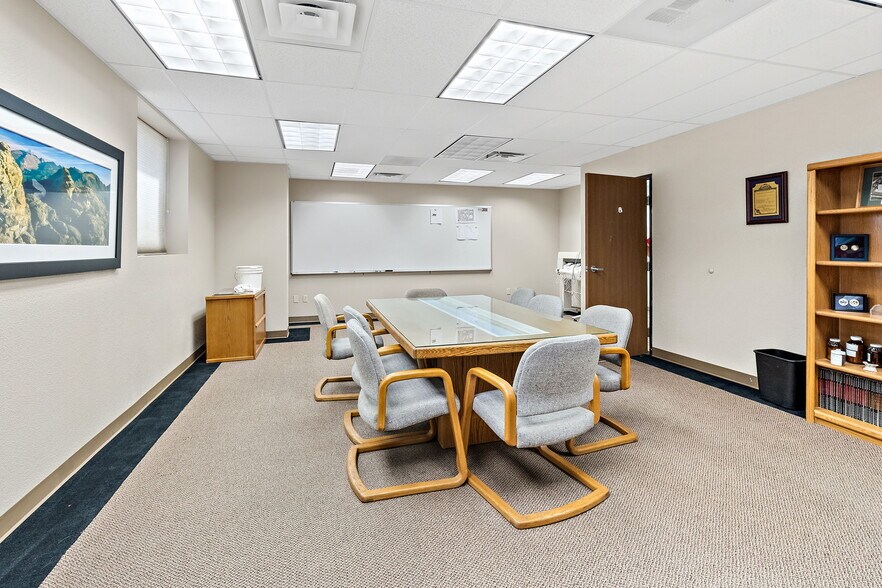 More Photos Of 15534 E Hinsdale Cir, Centennial Light Distribution For Lease