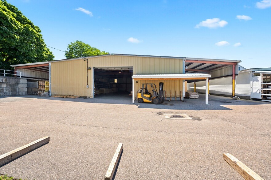 More Photos Of 830 Cumberland Hill Rd, Woonsocket Freestanding For Sale