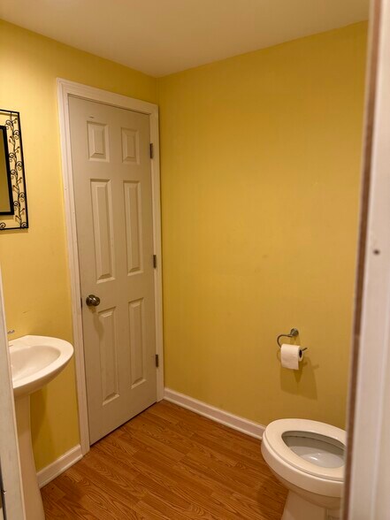 More Photos Of 688 Derby Ave, Seymour Warehouse For Lease