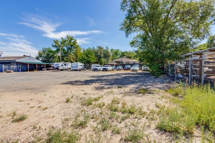 More Photos Of 1992 Aspen Cir, Pueblo Auto Repair For Sale