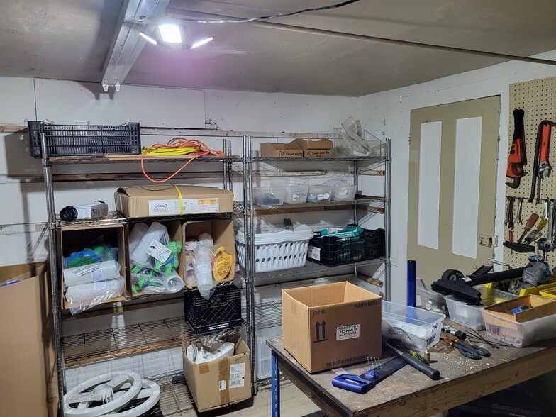 More Photos Of 9405 Dixie Hwy, Village of Clarkston General Retail For Sale