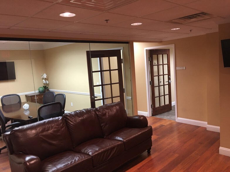 More Photos Of 44121 Leesburg Pike, Ashburn Medical For Sale