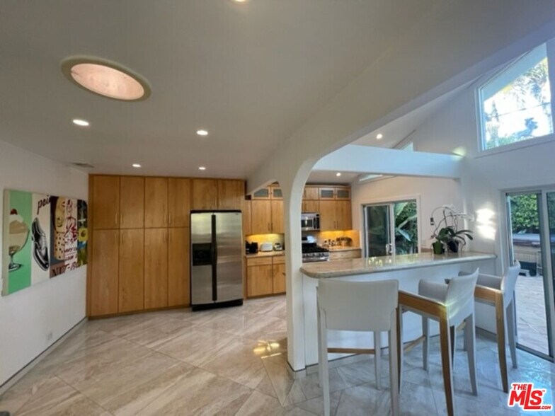 More Photos Of 425 Sunridge St, Playa del Rey Apartments For Sale