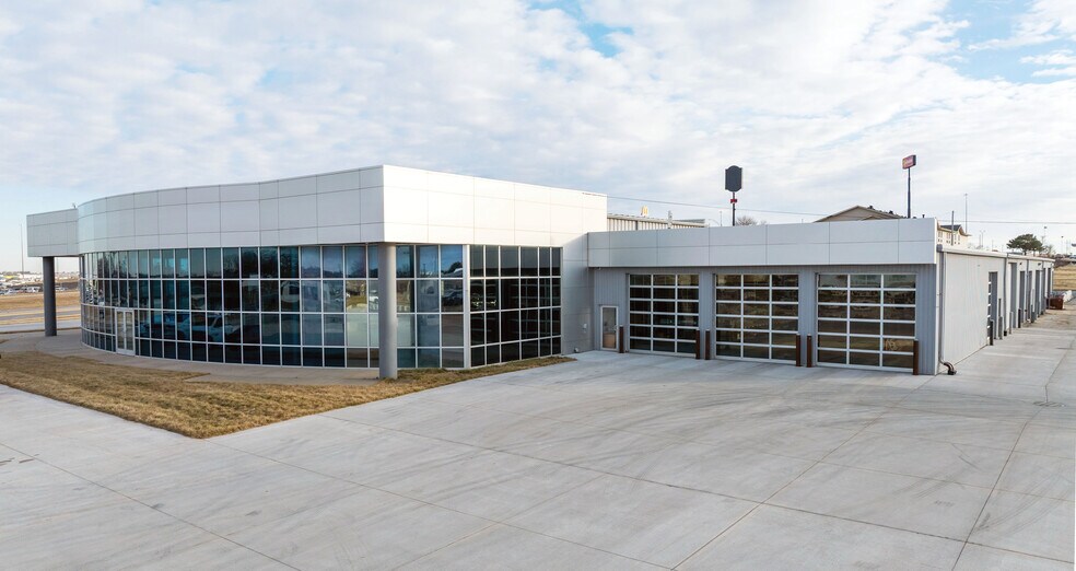 Primary Photo Of 9203 S 145th St, Omaha Auto Dealership For Lease