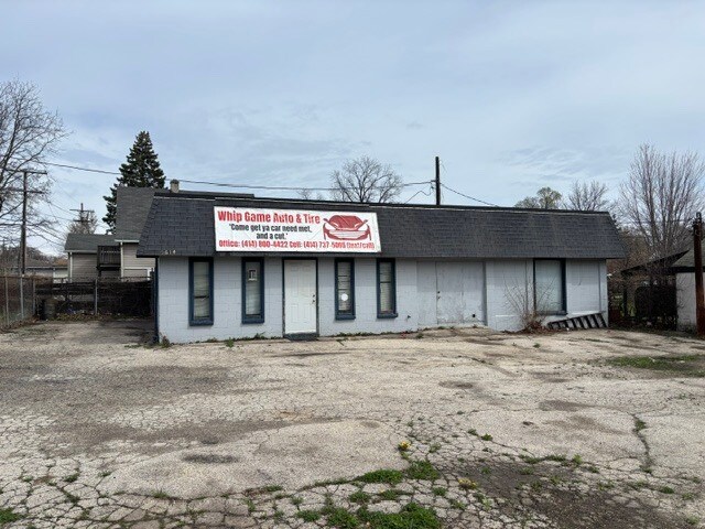 Primary Photo Of 5614 W Hampton Ave, Milwaukee Auto Repair For Lease