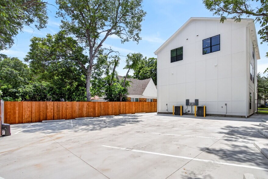 More Photos Of 3133 Cockrell Ave, Fort Worth Apartments For Sale