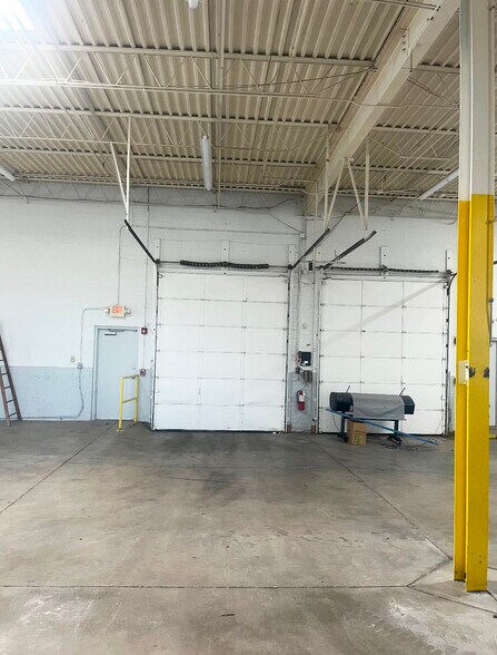 More Photos Of 820 Sivert Dr, Wood Dale Warehouse For Sale