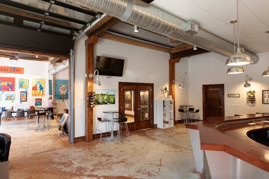 More Photos Of 1829 McGee St, Kansas City Storefront For Lease