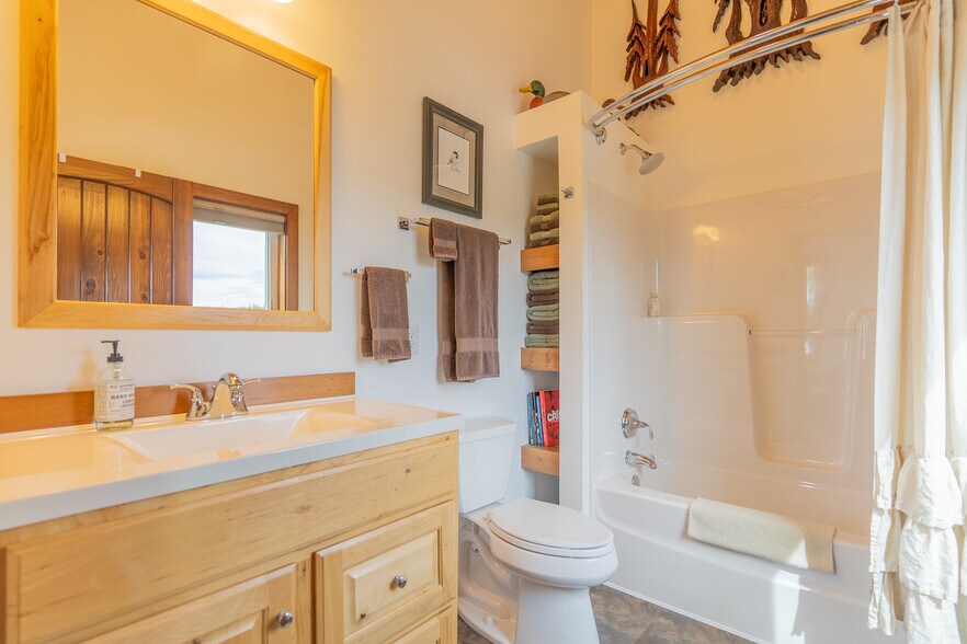 More Photos Of Quartz Lake, Delta Junction Lodge Meeting Hall For Sale