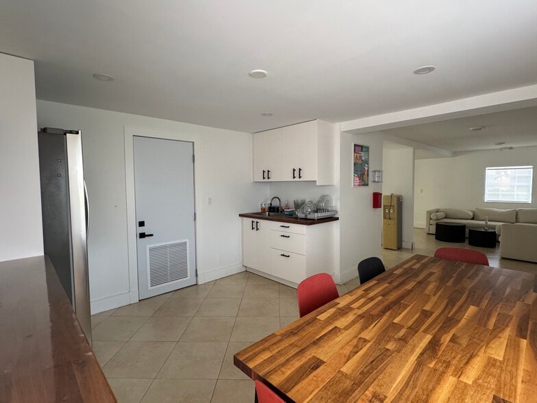 More Photos Of 1040 S Federal Hwy, Hollywood Office For Sale