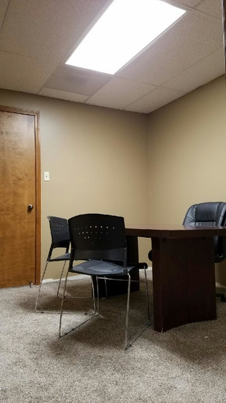 More Photos Of 2611 SW 17th St, Topeka Office For Lease