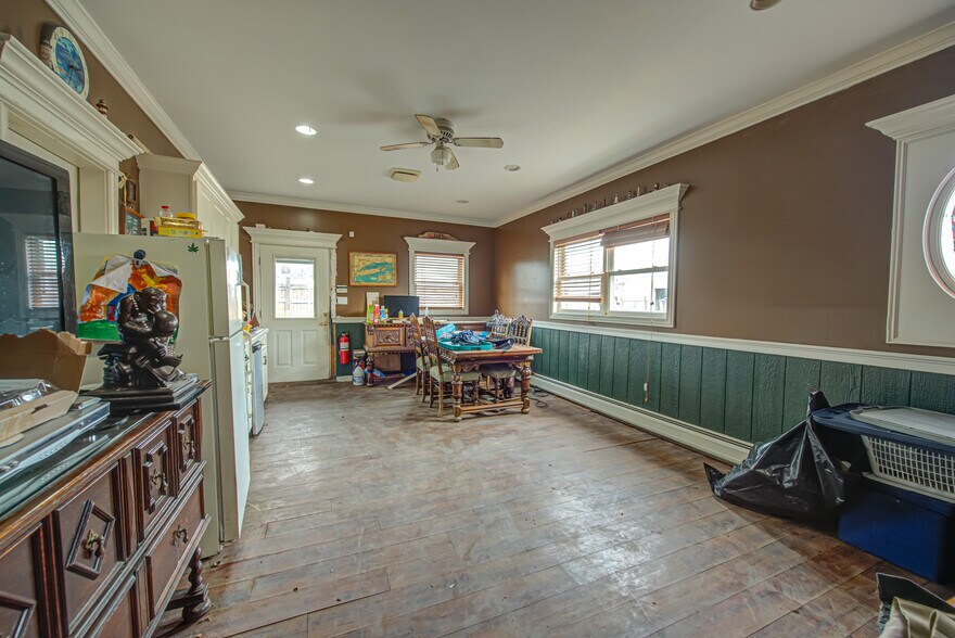 More Photos Of 9 Degnon Blvd, Bay Shore Office For Sale