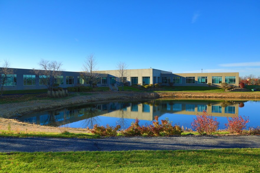 More Photos Of 4300 Weaver Pky, Warrenville Office For Lease
