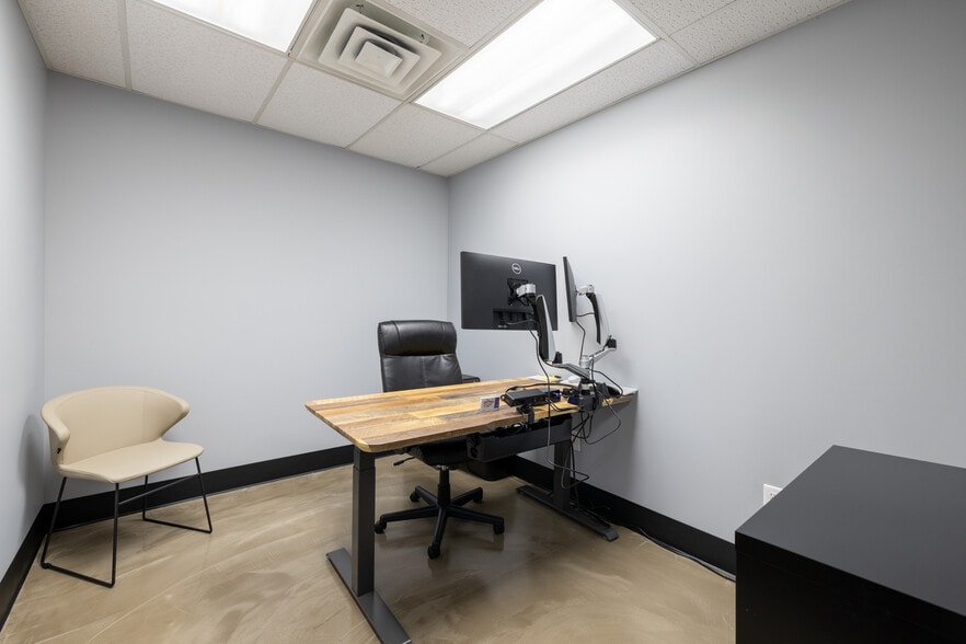 More Photos Of 151 Strong Rd, South Windsor Service For Sale