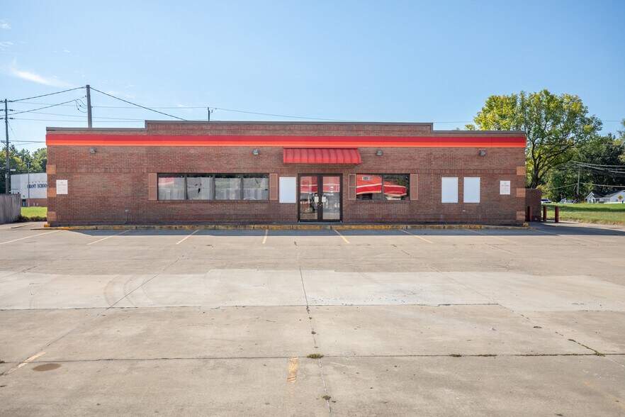Primary Photo Of 10050 St. Clair Ave, Fairview Heights Freestanding For Sale