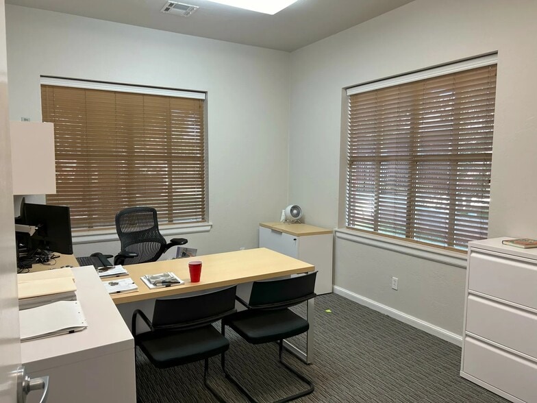 More Photos Of 7015 N Robinson Ave, Oklahoma City Office For Lease