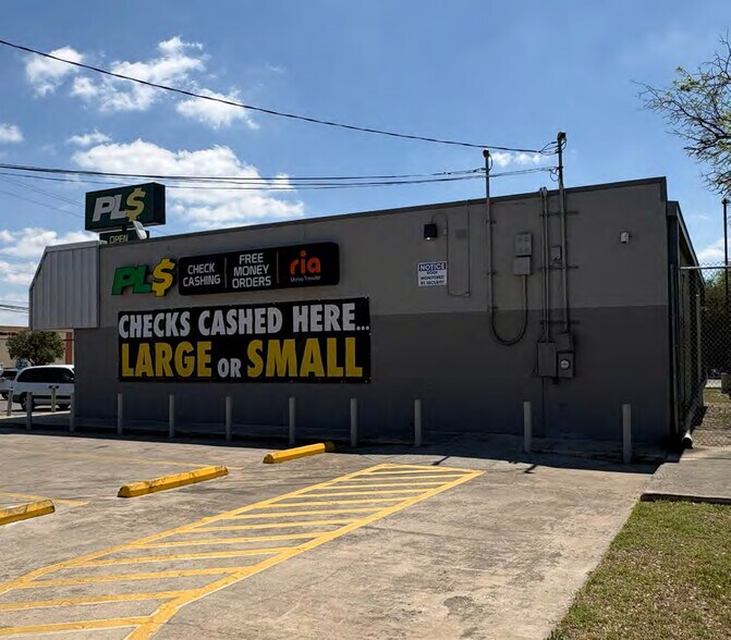 More Photos Of 1119 S WW White Rd, San Antonio Freestanding For Sale