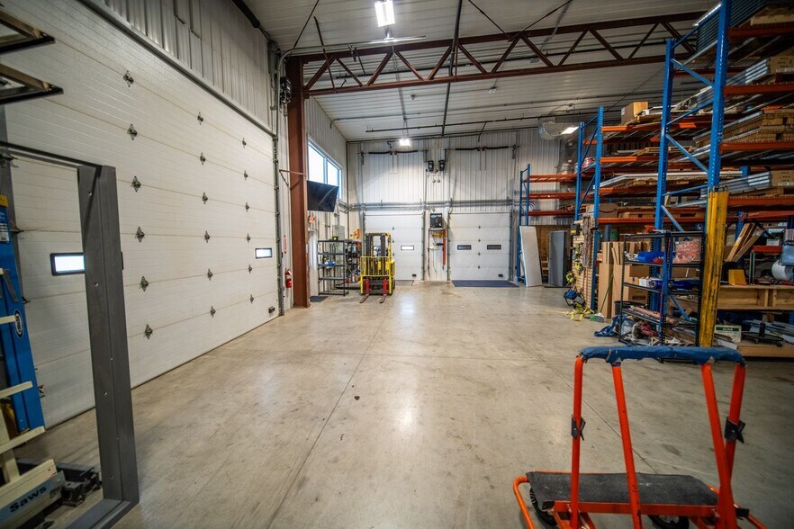 More Photos Of 1820 14th St NW, Rochester Showroom For Sale