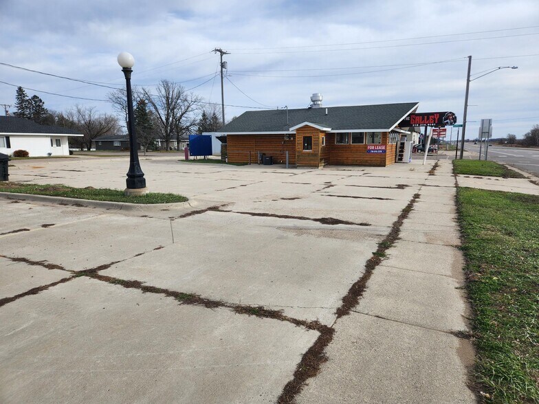 More Photos Of 5 N Farwell St, Verndale Restaurant For Lease