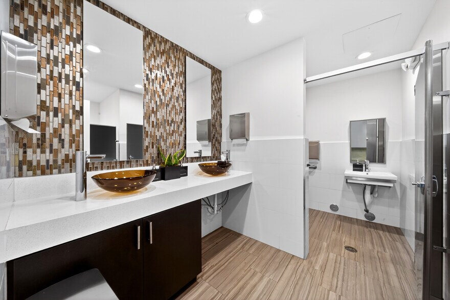 More Photos Of 7630 Biscayne Blvd, Miami Office For Lease