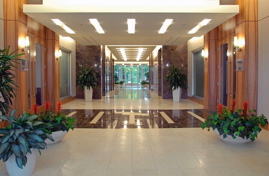 More Photos Of 8335 Keystone Crossing, Indianapolis Office For Lease