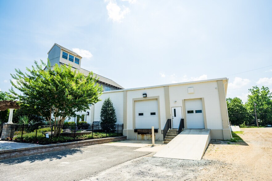 More Photos Of 105 Market Pl, Glassboro Light Distribution For Lease