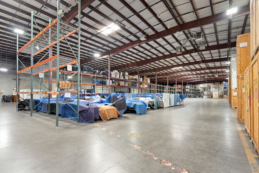 More Photos Of 9611 NE Sunderland Rd, Portland Warehouse For Lease