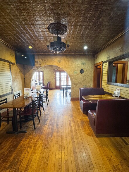 More Photos Of 319 Oklahoma Blvd, Alva Restaurant For Sale