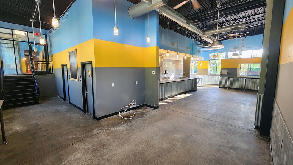More Photos Of 500-508 Lexington Pky S, Saint Paul Restaurant For Lease