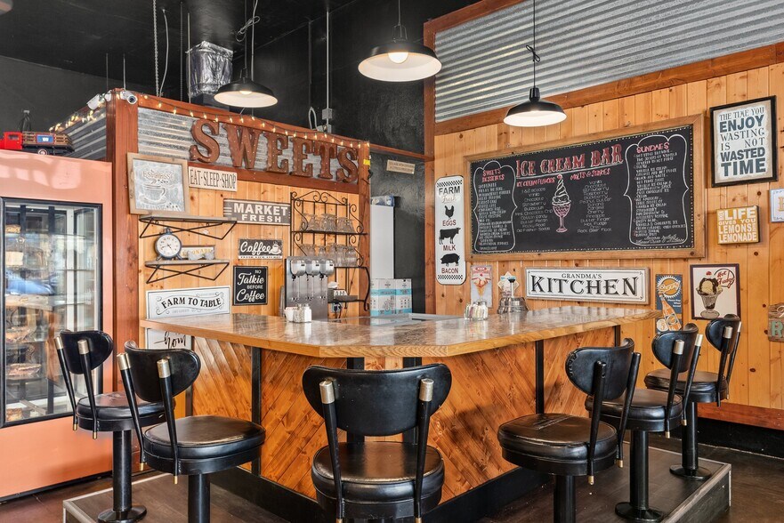 More Photos Of 531-535 N Market Blvd, Chehalis Restaurant For Sale