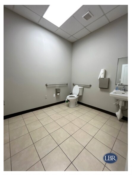 More Photos Of 823 N Cocoa Blvd, Cocoa Freestanding For Lease