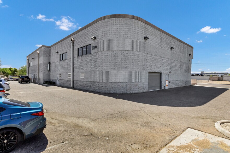 More Photos Of 2000 W 1st St, Tempe Light Manufacturing For Sale