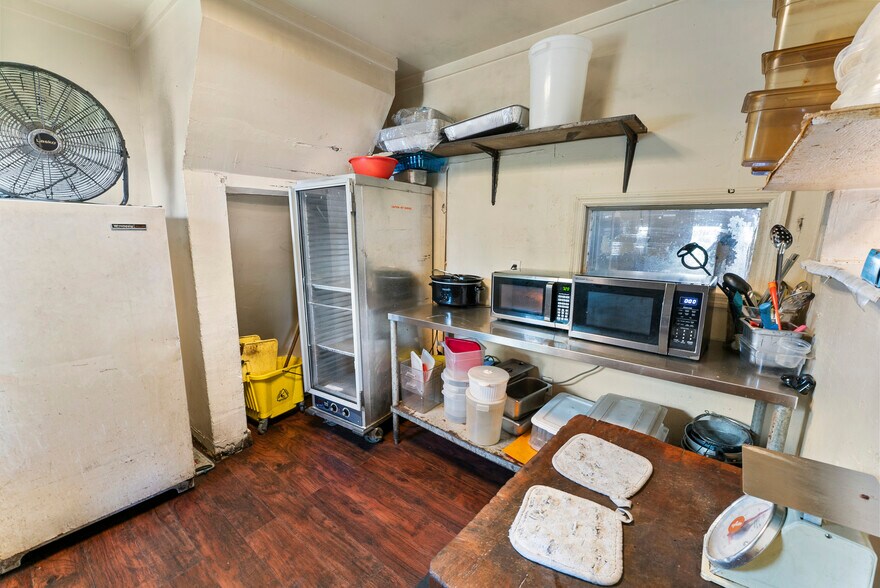 More Photos Of 4118 Augusta Rd, Savannah Freestanding For Sale