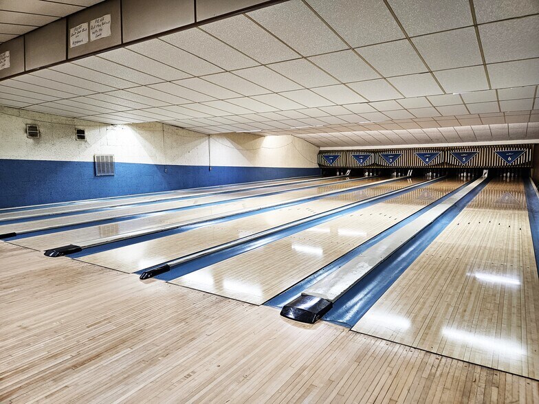 More Photos Of 527 Market St, Bolivar Bowling Alley For Sale