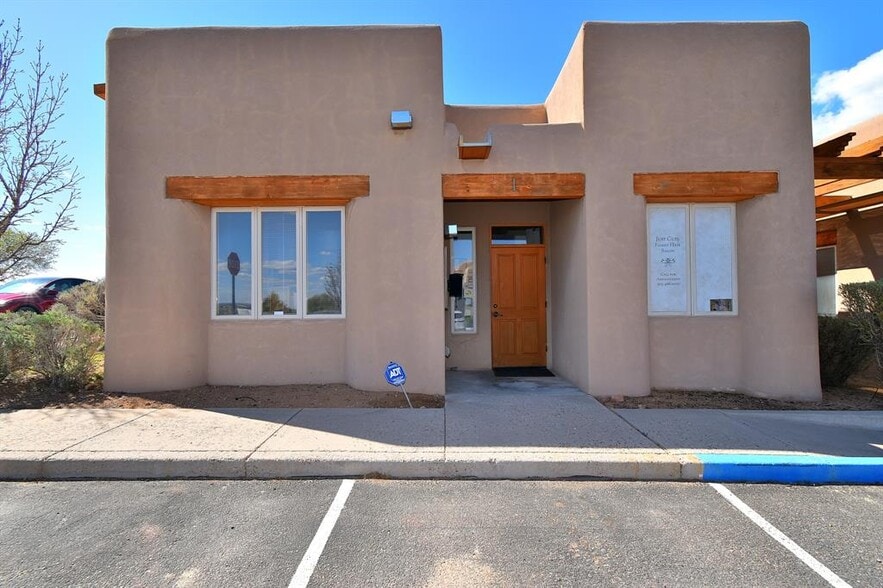 More Photos Of 5 Caliente Rd, Santa Fe Office For Sale