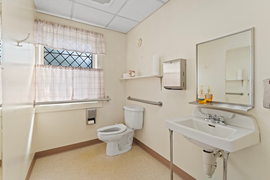 More Photos Of 21 Church St, Elmwood Park Religious Facility For Sale