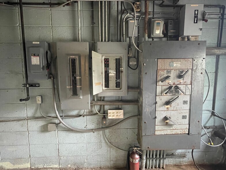 More Photos Of 4250-4332 Sunset Blvd, Steubenville Unknown For Lease