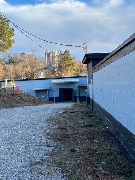 More Photos Of 4744 Singleton Station Rd, Louisville Distribution For Lease