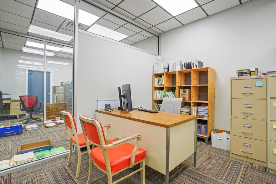 More Photos Of 283 N Broad St, Elizabeth Freestanding For Lease