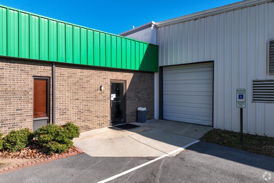 More Photos Of 501 W Camel St, Greensboro Warehouse For Lease