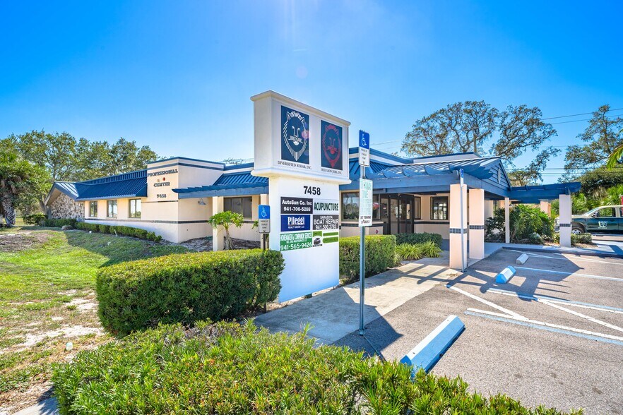 More Photos Of 7458 N Tamiami Trl, Sarasota Medical For Lease