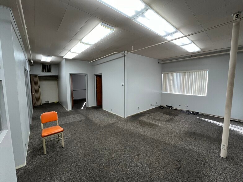 More Photos Of 245 Erie St, Huntington Industrial For Sale