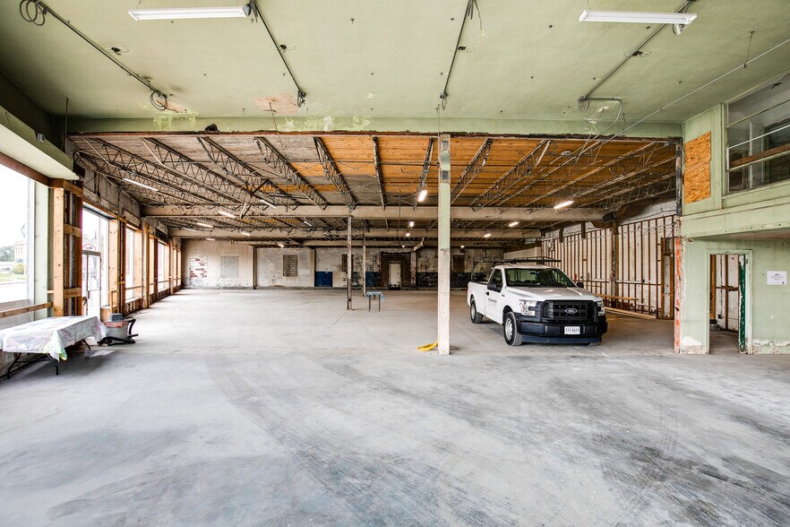 More Photos Of 207 Poythress Street, Hopewell Storefront Retail Office For Lease