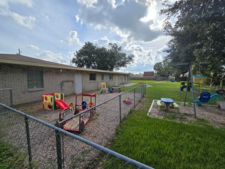 More Photos Of 8810 W Norfolk St, Tampa Schools For Sale