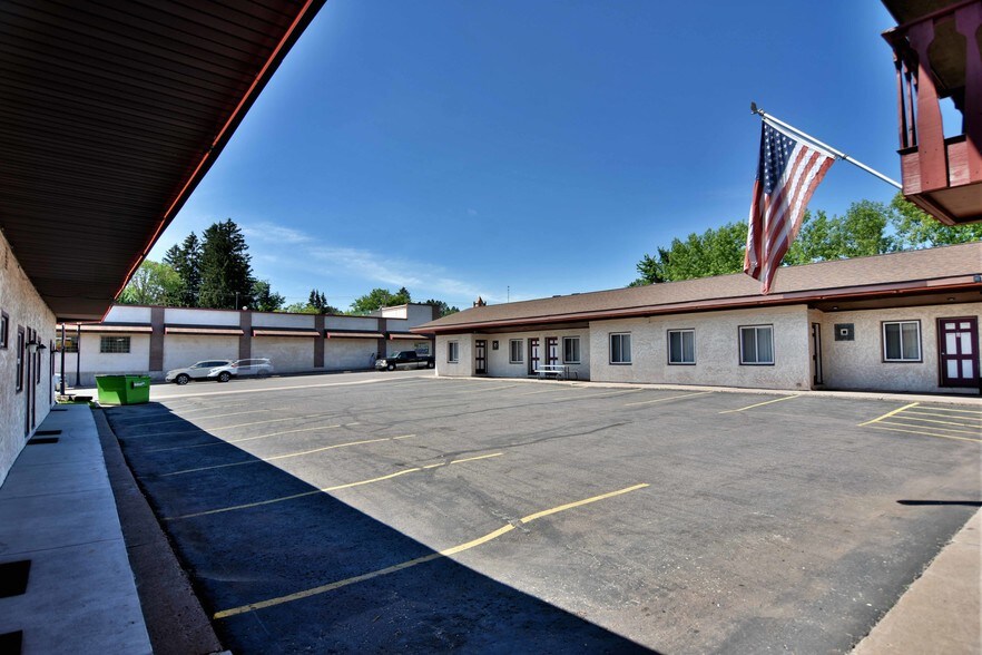 More Photos Of 100 Silver St, Hurley Hotel For Sale