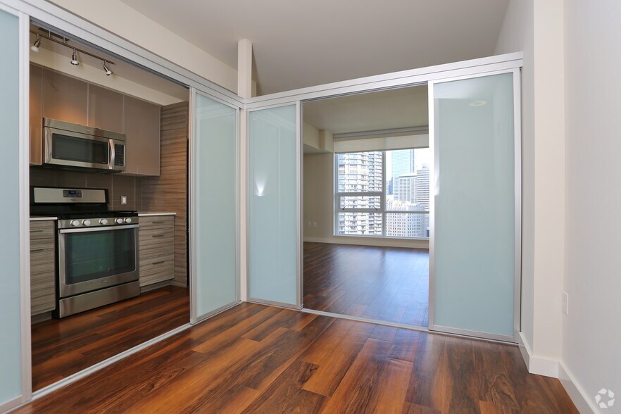More Photos Of 2105 5th Ave, Seattle Apartments For Lease