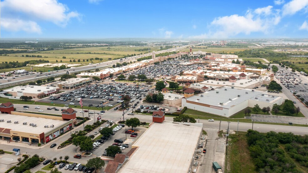 More Photos Of 3941 S Interstate 35, San Marcos Storefront For Sale